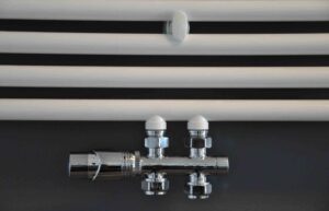 Wiesbaden thermostatische radiatoronderblok recht chroom – Magazijn uitverkoop